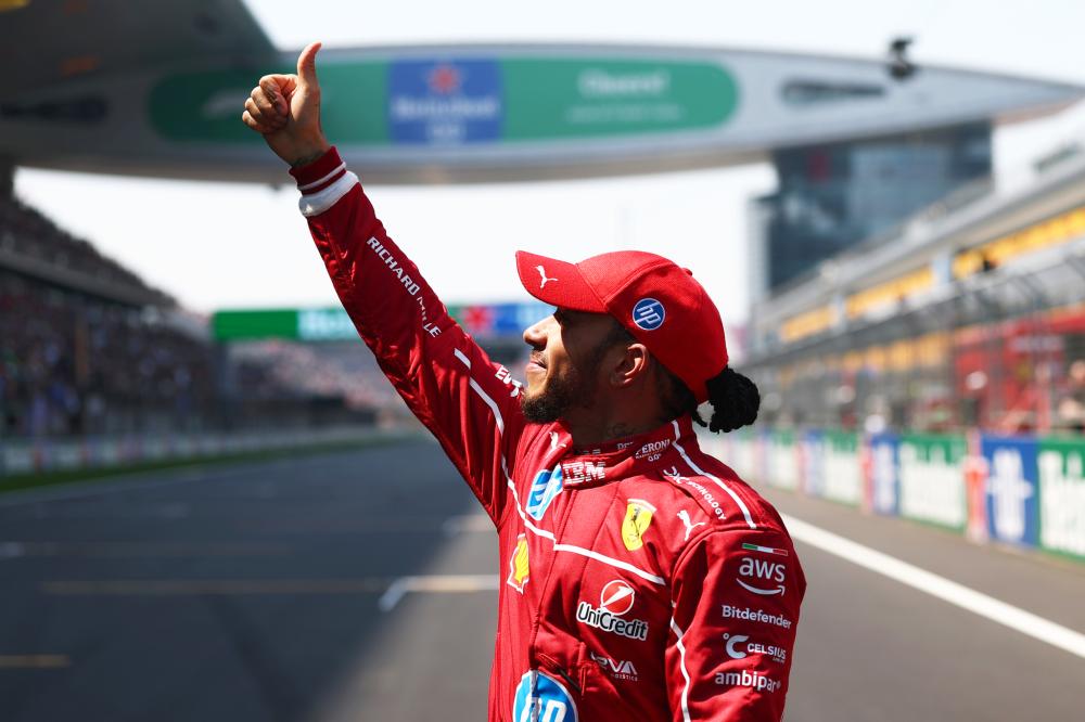 莱万：现在最好不要谈论亚马尔；合同的事我不着急