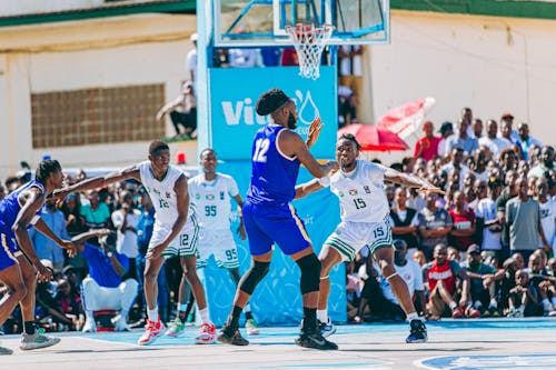 瓦拉内：现在的足球比赛太多了；未来可能会回皇马任职